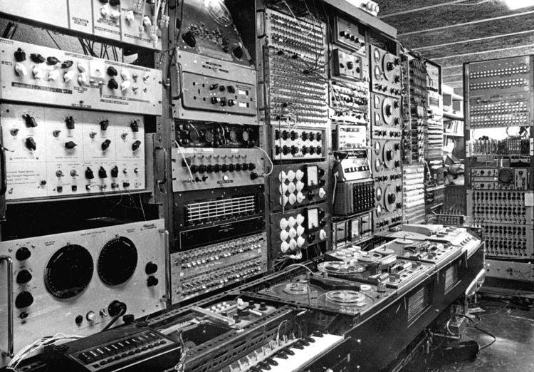La Electroacústica: Explorando la Fusión de Sonidos Analógicos y Electrónicos - REVIBRAS